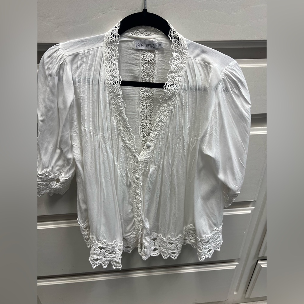 Flowy white lace top size small or one size by tiare Hawaii